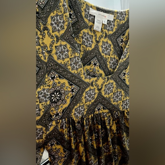 Gorgeous print • Flowy • Lightweight • Drapey • Billowed sleeves • Square neck - Picture 6 of 6